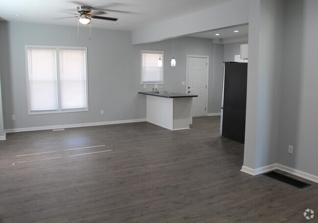 Building Photo - 531 E Gates St Rental