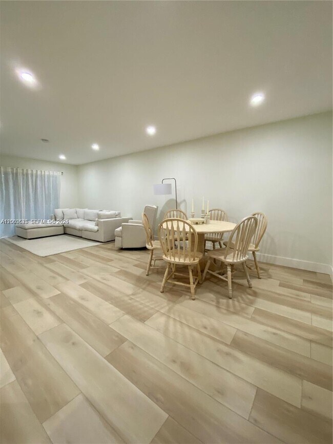 Photo - 1200 Tallwood Ave Unit 302