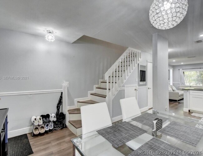9270 NW 40th St