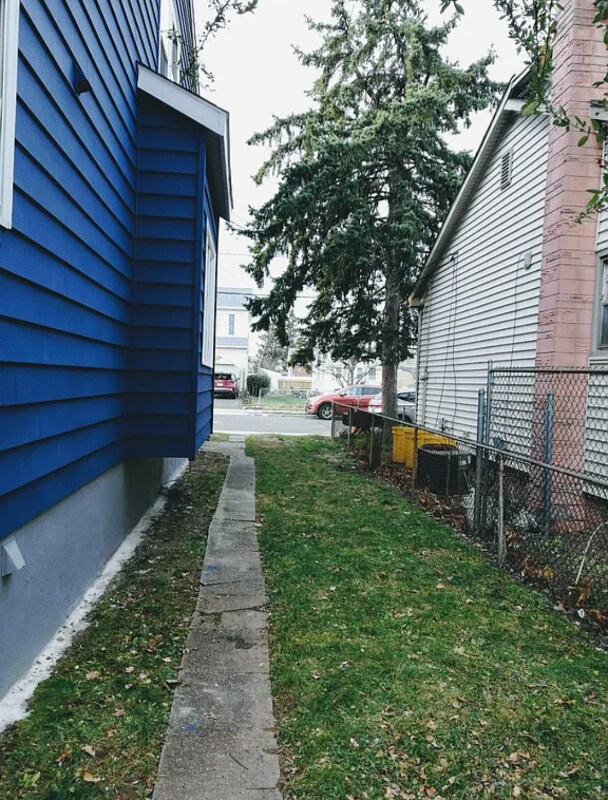 Photo - 121 E Franklin St