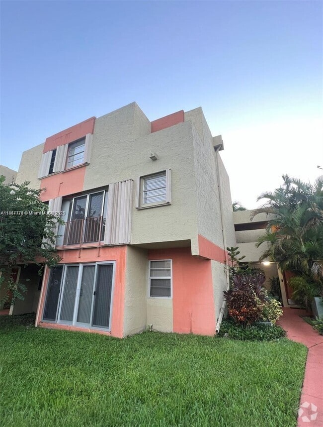 Building Photo - 9321 SW 4th St Unit 209C Rental