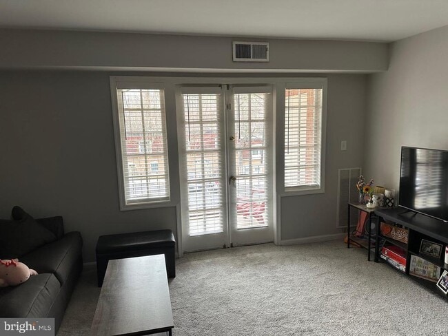 Photo - 5911 Prince James Dr Unidad 25