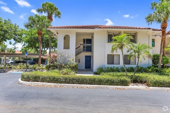 Building Photo - 60 Pelican Pointe Dr Unit 201 Rental