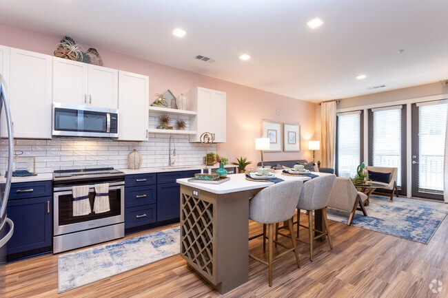 1HAB, 1BA - 763sf A1B- Sala de estar - Flats on Front