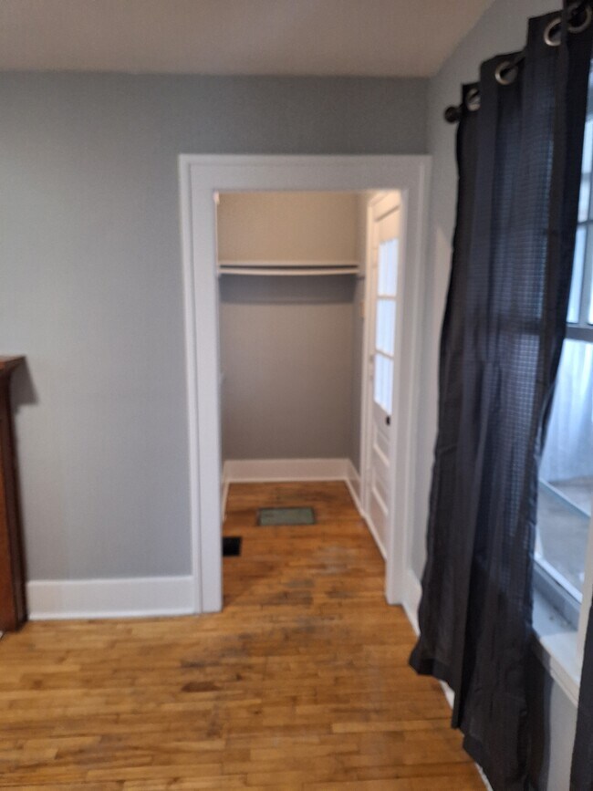 Entrance - 321 Archibald St N