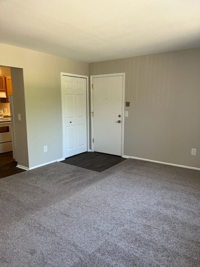 Photo - Charming 2 bedroom/1 bathroom apartment ne... Unit 837-101