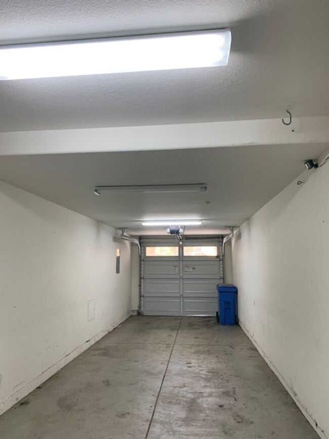 Photo - 838 Tarragon Ln