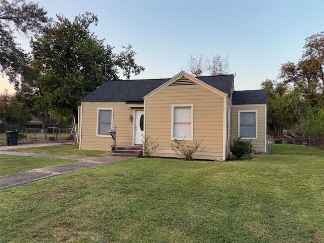 Photo - 10523 Oswego St