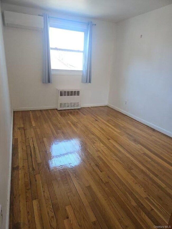 Photo - 147-31 Barclay Ave