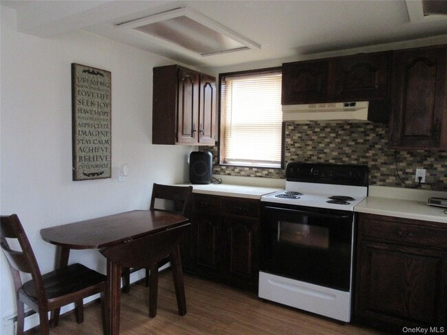 Photo - 24 Cromwell Hill Rd