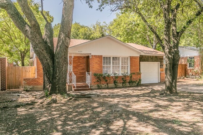 Building Photo - Arlington Heights One Story on BEAUTIFUL Lot! Rental