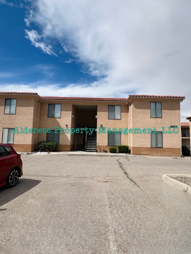 Building Photo - 4257 Sabana Loop SE Unit D Rental