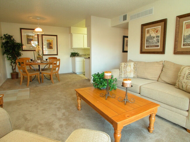 Dining area - Timberleaf Apartments