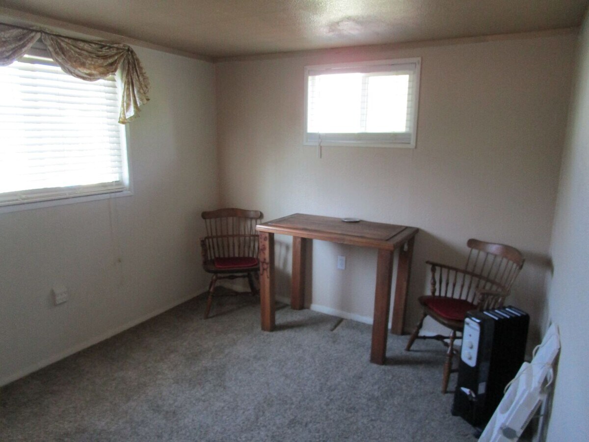 Studio in Heart of Prineville - Available ... - Studio in Heart of Prineville - Available ...