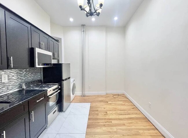 Photo - 1603 Yates Ave Unit 7