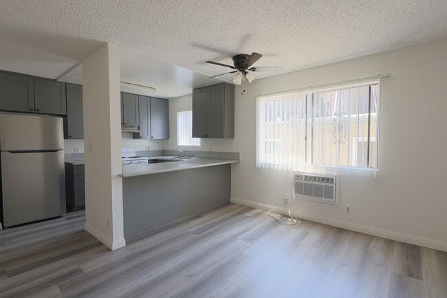 Building Photo - 724 New Hampshire S Ave Unit 202