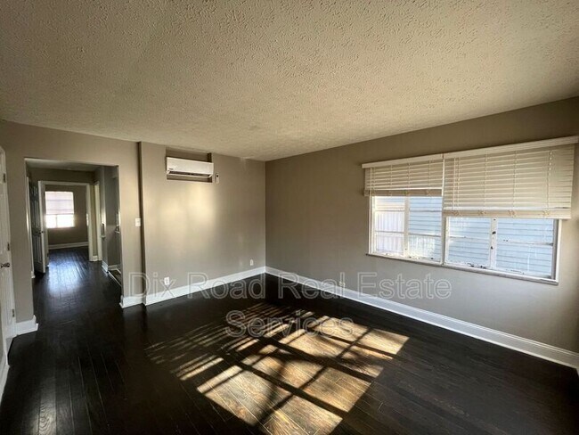 Photo - 350 Ross Ave