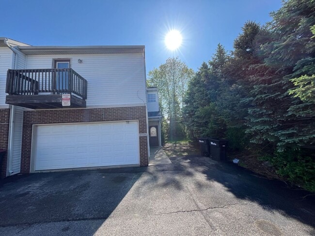 Building Photo - 3 Bedroom 3.5 Bath Townhouse