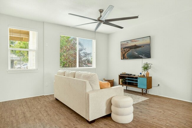 Photo - 724 Kakala St