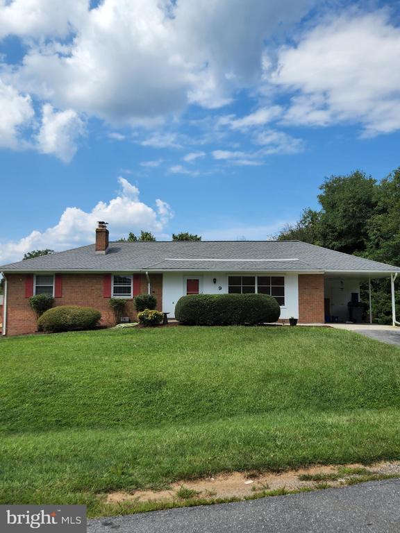 9 Stoneyhurst Ct