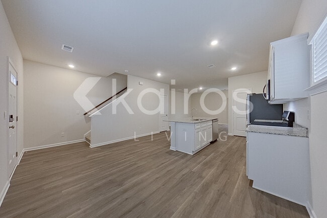 Photo - 2201 Banyon Cir