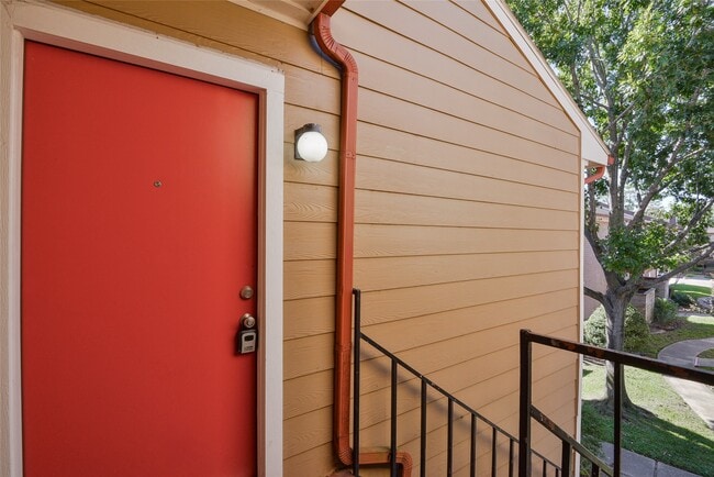 Building Photo - 12955 Woodforest Blvd Unit 14