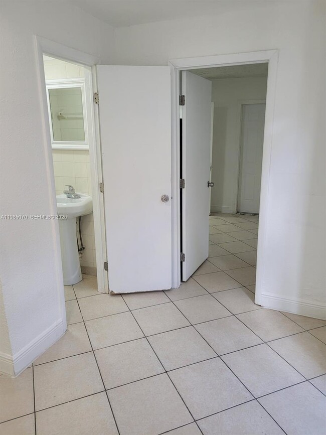 Photo - 2910 NW 6th Ct Unidad 2