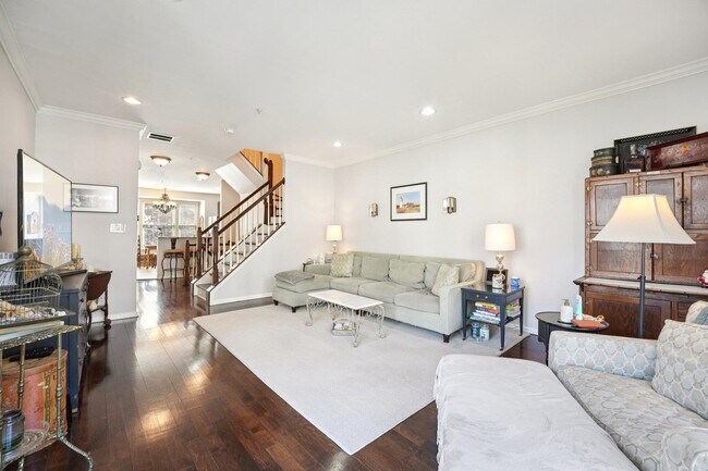 Photo - 428 Newburgh Ct