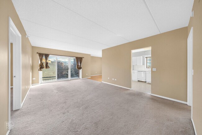 Photo - 650 N River Rd Unit 411