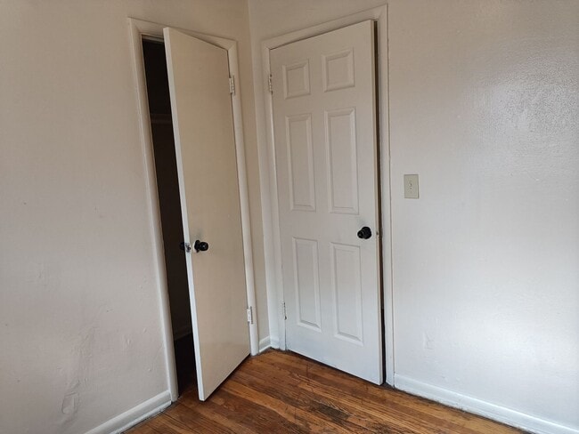 Photo - 2125-27 W Silver Spring Dr Unidad lower