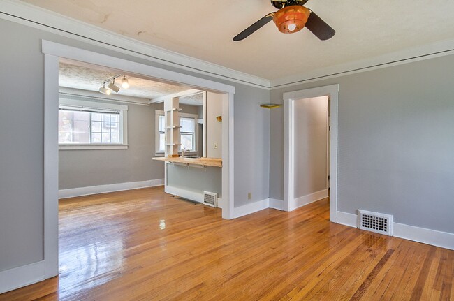 Photo - Four Bed Two Bath on the fringe of Dundee, Happy Hallow, and Country Club.  Available May 17, 202...