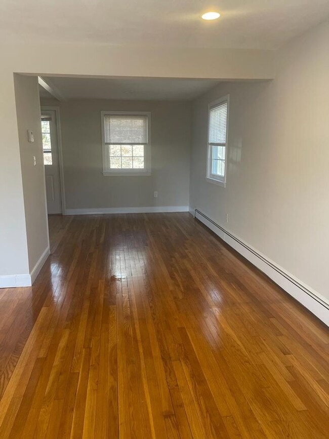 32-34 Park Ave Ext - 32-34 Park Ave Ext Apartment Unit 34