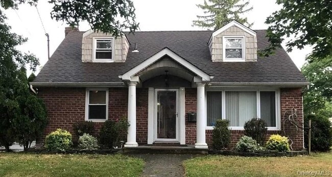 Building Photo - 1702 Aladdin Ave Rental
