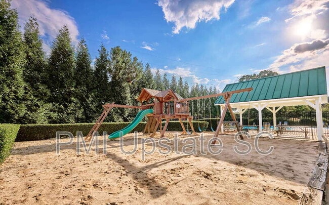 Photo - 120 Haddington Ln