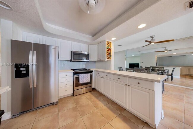 Photo - 2752 NE 3rd St