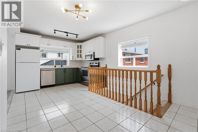 Photo - 1049 Glencairn Ave