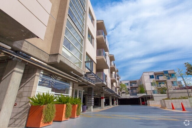 Building Photo - Cahuenga Place - 3400 Cahuenga Blvd West Rental