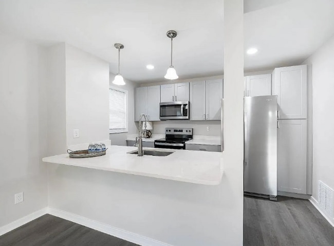 Photo - 2410 Poplar St