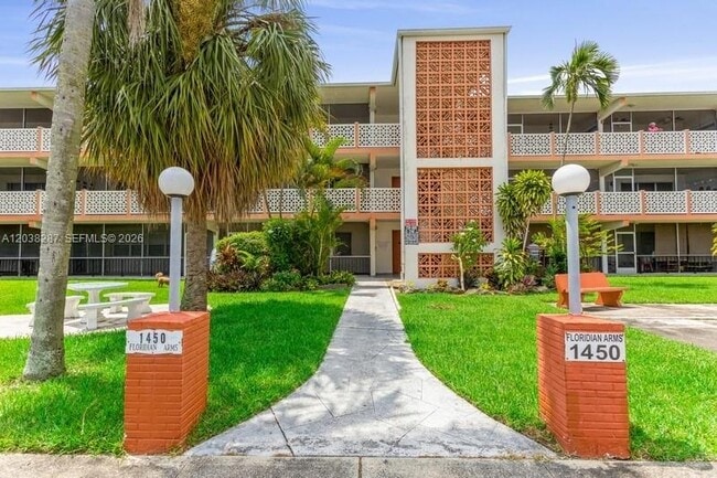 Building Photo - 1450 NE 170th St Unit 305