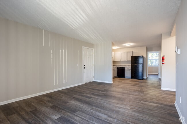2BR, 1BA - 860SF