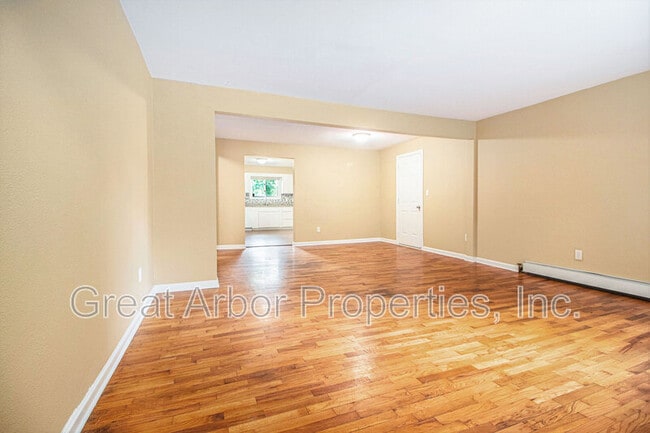 Photo - 392 Firwood St