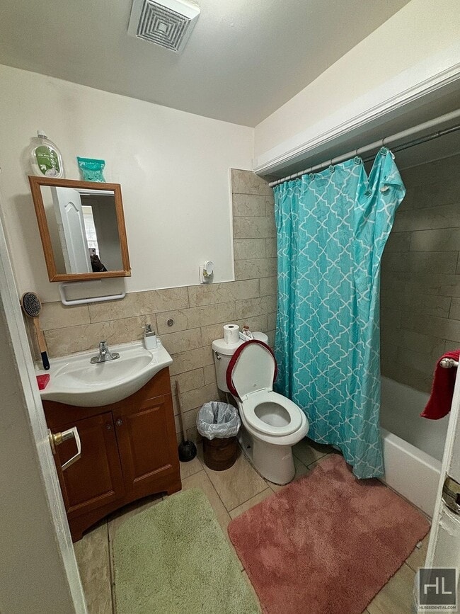 BROOKHAVEN AVENUE - ROOM RENTAL