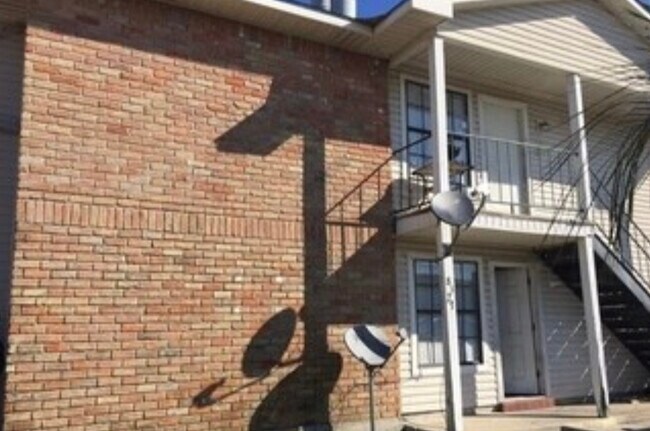 Spacious 2BR/ 2BA!!!! - 8327 Ned Ave Unidad D