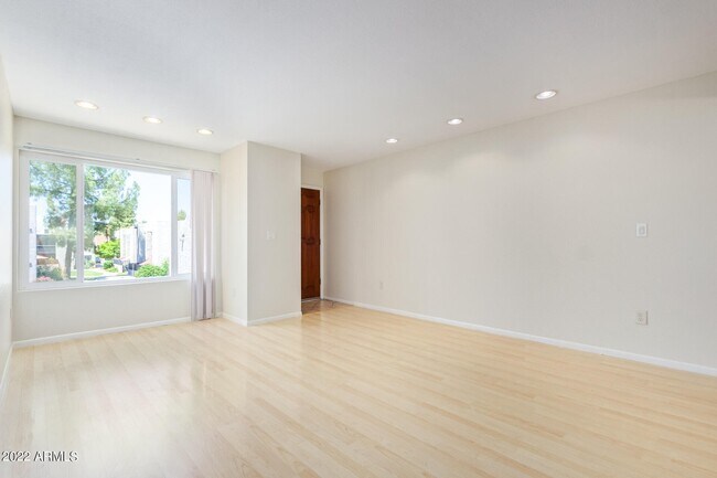 Photo - 1927 E Hampton Ave Unidad 232