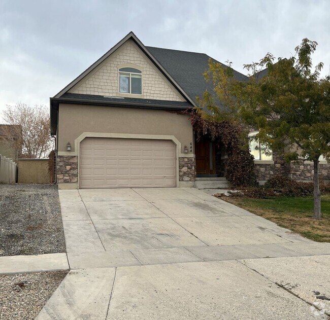 Building Photo - 1/2 Off 1st Months Rent!! 5 Bedrooms, 3 Ba... Rental