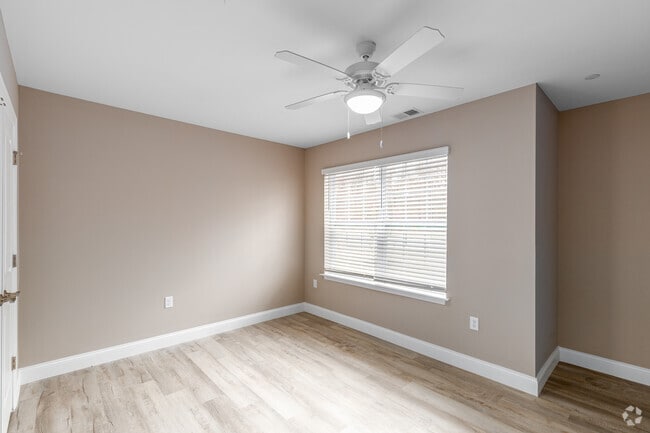1BR, 1BA - 703SF - Bedroom