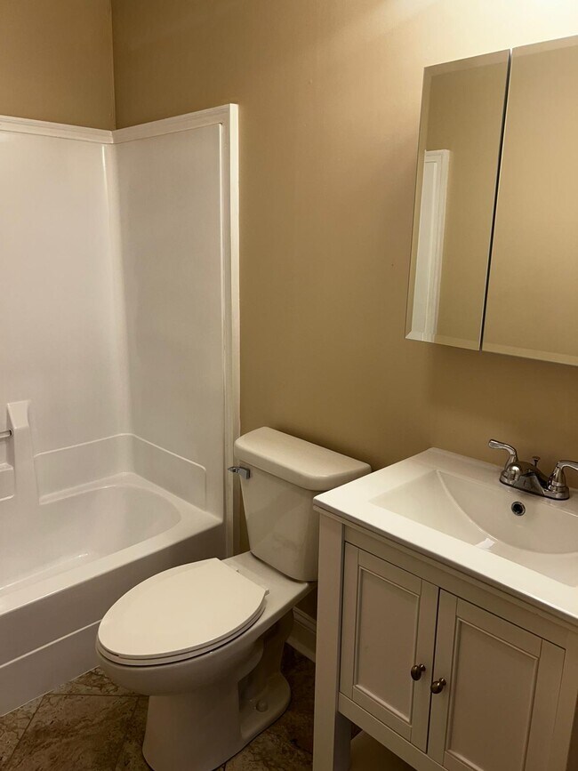 Photo - 10102 Main St