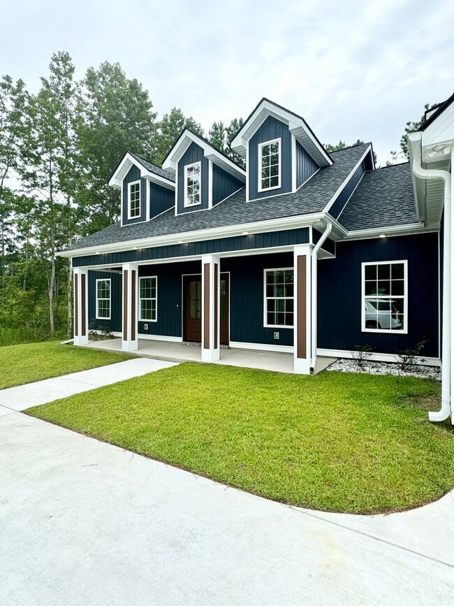 Building Photo - Beautiful 4 Bedroom, 3 Bath home located in Myrtle Grove Plantation!