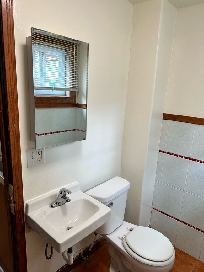 Photo - 120 N State St
