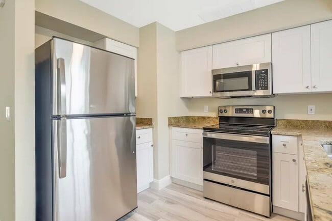 Photo - 4666 Donovan St